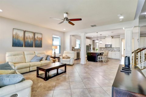 House in Orlando, Florida 4 bedrooms, 308.9 sq.m. № 2105560 - photo 21