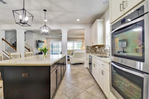 House in Orlando, Florida 4 bedrooms, 308.9 sq.m. № 2105560 - photo 15