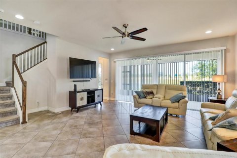 House in Orlando, Florida 4 bedrooms, 308.9 sq.m. № 2105560 - photo 24