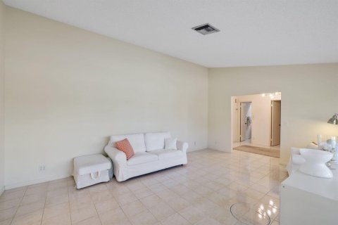 House in Gulf Stream, Florida 5 bedrooms, 295.89 sq.m. № 2190126 - photo 11