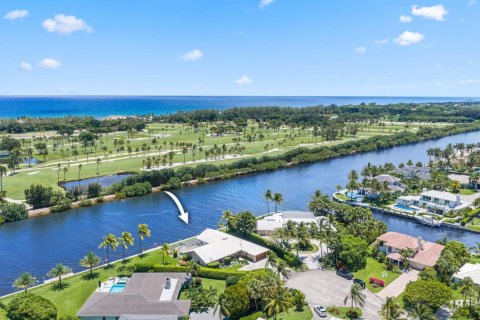 House in Gulf Stream, Florida 5 bedrooms, 295.89 sq.m. № 2190126 - photo 8