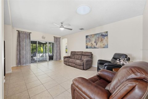 House in DeLand, Florida 3 bedrooms, 166.57 sq.m. № 2396881 - photo 12