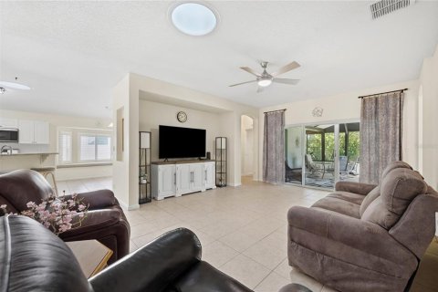 House in DeLand, Florida 3 bedrooms, 166.57 sq.m. № 2396881 - photo 13