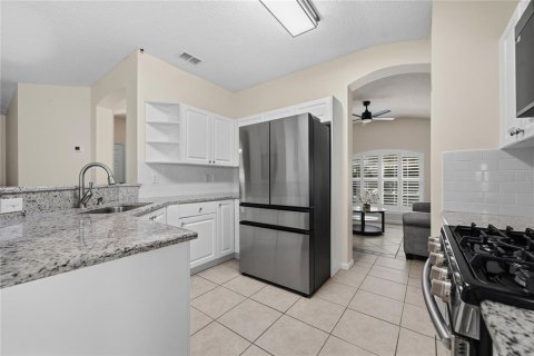 House in DeLand, Florida 3 bedrooms, 166.57 sq.m. № 2396881 - photo 8
