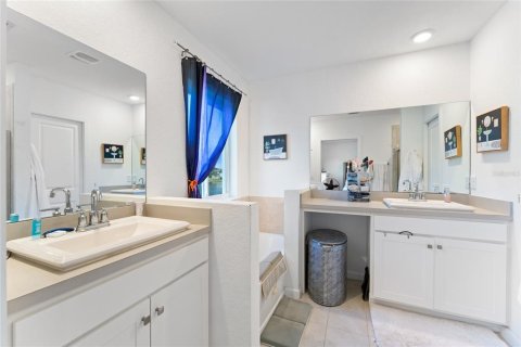 Townhouse in Miami, Florida 3 bedrooms, 141.58 sq.m. № 2110285 - photo 18