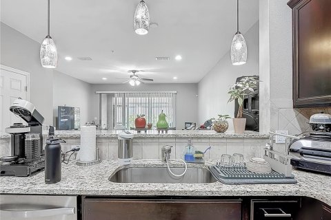 Touwnhouse à vendre à Orlando, Floride: 2 chambres, 131.64 m2 № 1629493 - photo 5