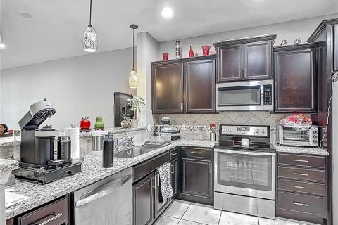Touwnhouse à vendre à Orlando, Floride: 2 chambres, 131.64 m2 № 1629493 - photo 3