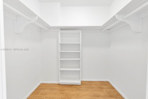 Купить кондоминиум в Бей-Харбор-Айлендс, Флорида 2 спальни, 120.77м2, № 2168305 - фото 20