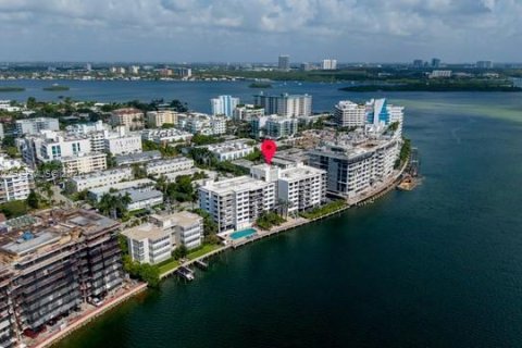 Купить кондоминиум в Бей-Харбор-Айлендс, Флорида 2 спальни, 120.77м2, № 2168305 - фото 30