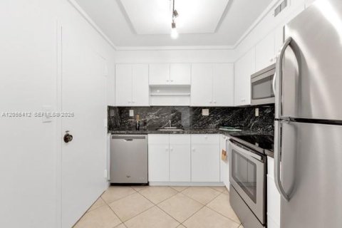 Купить кондоминиум в Бей-Харбор-Айлендс, Флорида 2 спальни, 120.77м2, № 2168305 - фото 9