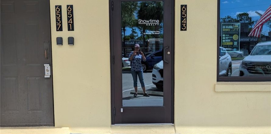 Immobilier commercial à Sarasota, Floride 13.29 m2 № 2387320