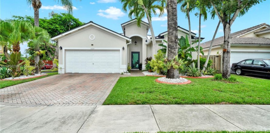 Casa en Miami, Florida 3 dormitorios, 150.69 m2 № 1878541