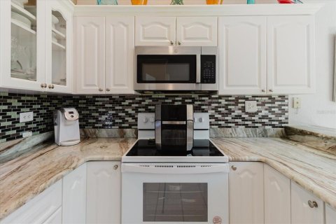 Townhouse in Pinellas Park, Florida 2 bedrooms, 110.55 sq.m. № 2223297 - photo 24