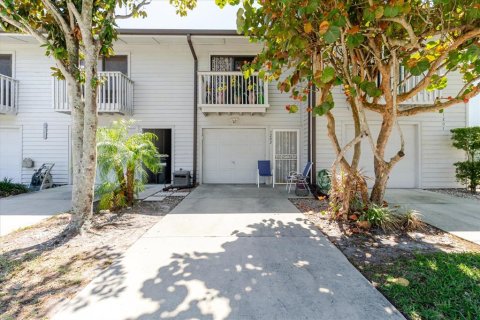 Townhouse in Pinellas Park, Florida 2 bedrooms, 110.55 sq.m. № 2223297 - photo 10