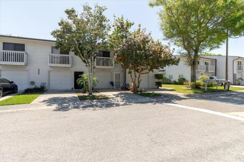 Townhouse in Pinellas Park, Florida 2 bedrooms, 110.55 sq.m. № 2223297 - photo 9