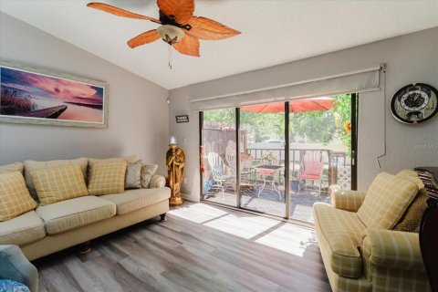 Townhouse in Pinellas Park, Florida 2 bedrooms, 110.55 sq.m. № 2223297 - photo 15