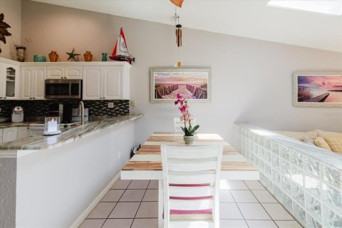 Townhouse in Pinellas Park, Florida 2 bedrooms, 110.55 sq.m. № 2223297 - photo 20