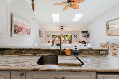 Townhouse in Pinellas Park, Florida 2 bedrooms, 110.55 sq.m. № 2223297 - photo 25
