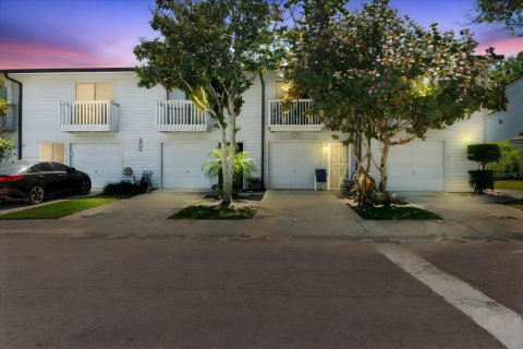 Townhouse in Pinellas Park, Florida 2 bedrooms, 110.55 sq.m. № 2223297