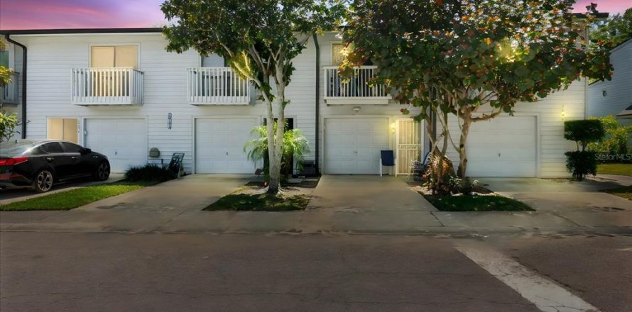 Townhouse in Pinellas Park, Florida 2 bedrooms, 110.55 sq.m. № 2223297