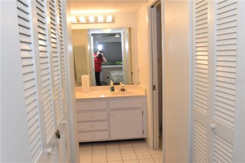 Снять в аренду кондоминиум в Сарасота, Флорида 3 комнаты, 112.5м2, № 213490 - фото 15