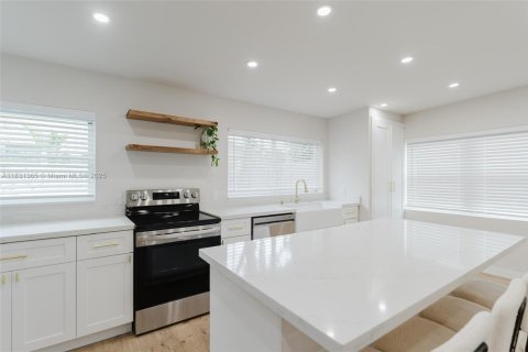 House in Fort Lauderdale, Florida 2 bedrooms, 92.9 sq.m. № 1807875 - photo 20