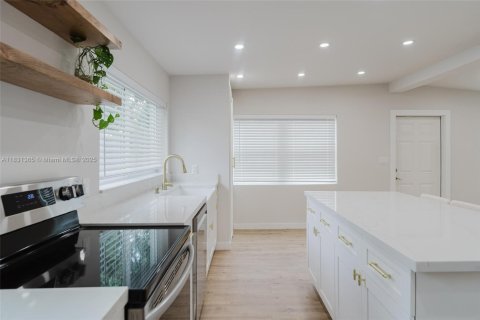 House in Fort Lauderdale, Florida 2 bedrooms, 92.9 sq.m. № 1807875 - photo 25