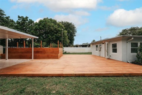 House in Fort Lauderdale, Florida 2 bedrooms, 92.9 sq.m. № 1807875 - photo 17