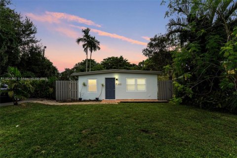 House in Fort Lauderdale, Florida 2 bedrooms, 92.9 sq.m. № 1807875 - photo 1