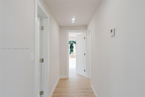 House in Fort Lauderdale, Florida 2 bedrooms, 92.9 sq.m. № 1807875 - photo 29