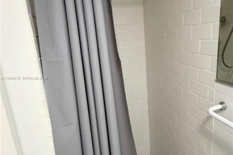 Appartement à louer à Miami, Floride: 2 chambres, 72.65 m2 № 2060932 - photo 3