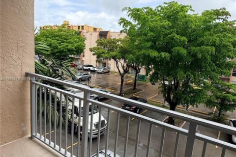 Appartement à louer à Miami, Floride: 2 chambres, 72.65 m2 № 2060932 - photo 13