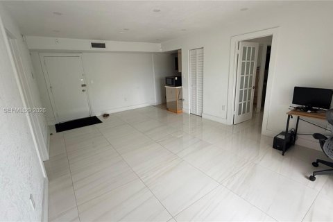 Appartement à louer à Miami, Floride: 2 chambres, 72.65 m2 № 2060932 - photo 4