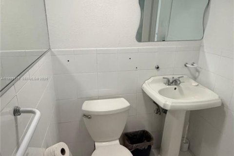 Appartement à louer à Miami, Floride: 2 chambres, 72.65 m2 № 2060932 - photo 2