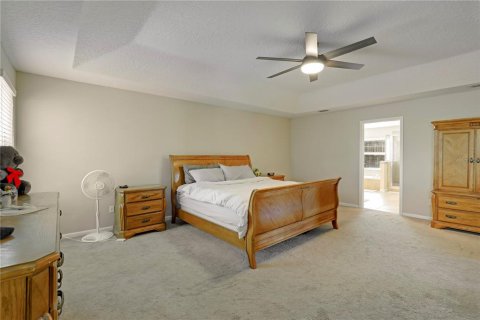 House in Green Cove Springs, Florida 5 bedrooms, 286.05 sq.m. № 2215943 - photo 7