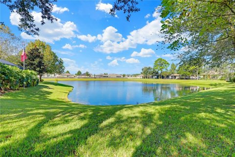 House in Green Cove Springs, Florida 5 bedrooms, 286.05 sq.m. № 2215943 - photo 2