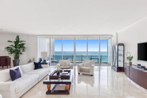 Copropriété à louer à Bal Harbour, Floride: 3 chambres, 288.46 m2 № 2037930 - photo 2