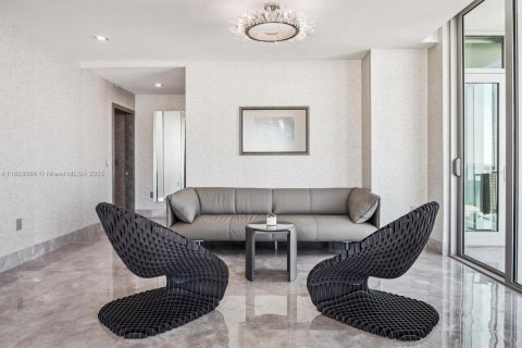 Condominio en venta en Sunny Isles Beach, Florida, 4 dormitorios, 360.18 m2 № 2034148 - foto 18