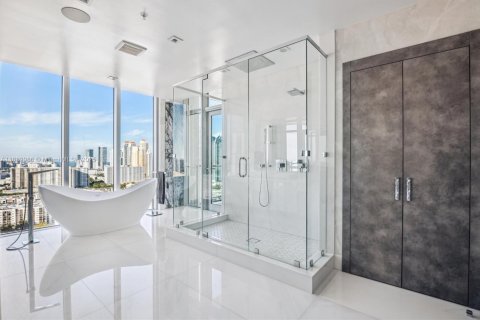 Condominio en venta en Sunny Isles Beach, Florida, 4 dormitorios, 360.18 m2 № 2034148 - foto 20