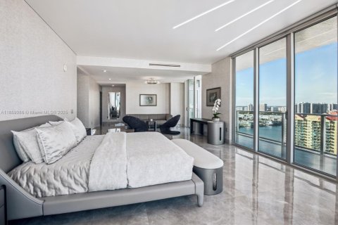 Condominio en venta en Sunny Isles Beach, Florida, 4 dormitorios, 360.18 m2 № 2034148 - foto 17