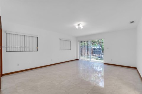 House in Palmetto Bay, Florida 2 bedrooms, 98.1 sq.m. № 1738824 - photo 11