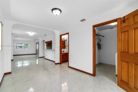 House in Palmetto Bay, Florida 2 bedrooms, 98.1 sq.m. № 1738824 - photo 5