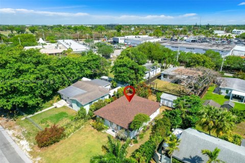 House in Palmetto Bay, Florida 2 bedrooms, 98.1 sq.m. № 1738824 - photo 1