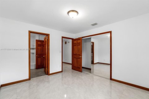 House in Palmetto Bay, Florida 2 bedrooms, 98.1 sq.m. № 1738824 - photo 14