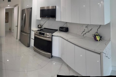 Condo in Sunny Isles Beach, Florida, 3 bedrooms № 2083485 - photo 8