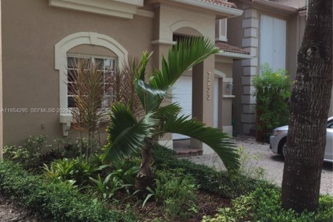 Villa ou maison à vendre à Doral, Floride: 4 chambres, 214.79 m2 № 2010854 - photo 1