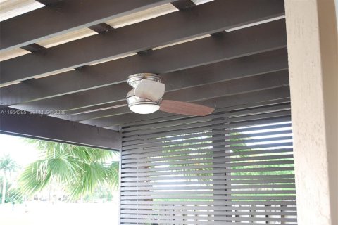 Villa ou maison à vendre à Doral, Floride: 4 chambres, 214.79 m2 № 2010854 - photo 8