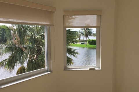 Villa ou maison à vendre à Doral, Floride: 4 chambres, 214.79 m2 № 2010854 - photo 18