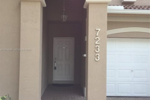 Villa ou maison à vendre à Doral, Floride: 4 chambres, 214.79 m2 № 2010854 - photo 3