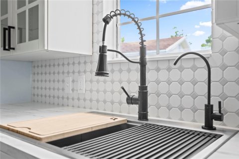 Купить виллу или дом в Кэсселберри, Флорида 8 комнат, 79.99м2, № 2150389 - фото 10